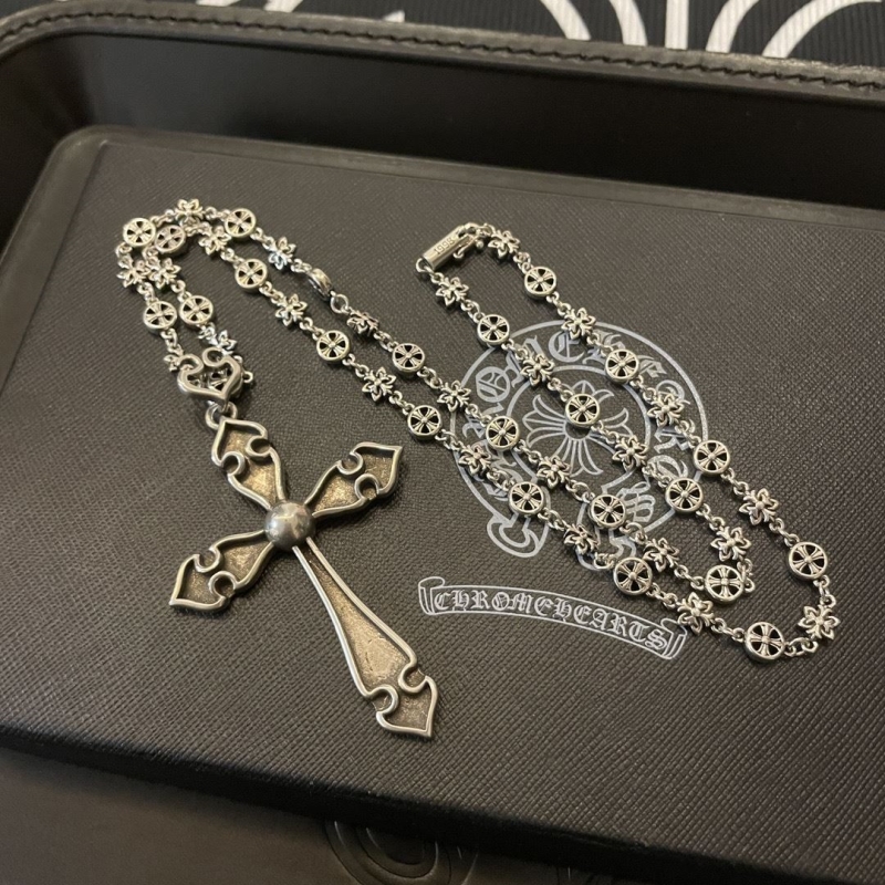 Ch**me He**ts necklaces